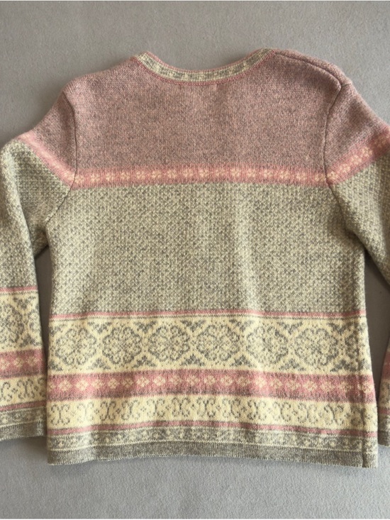Beautiful Pink & Cream Nordic-Style Wool Cardigan with clasp detail - Picture 5 of 10